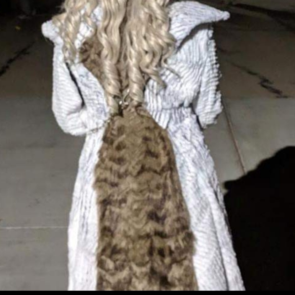 Daenerys Targaryen khaleesi winter snow coat game of Thrones dragon rider